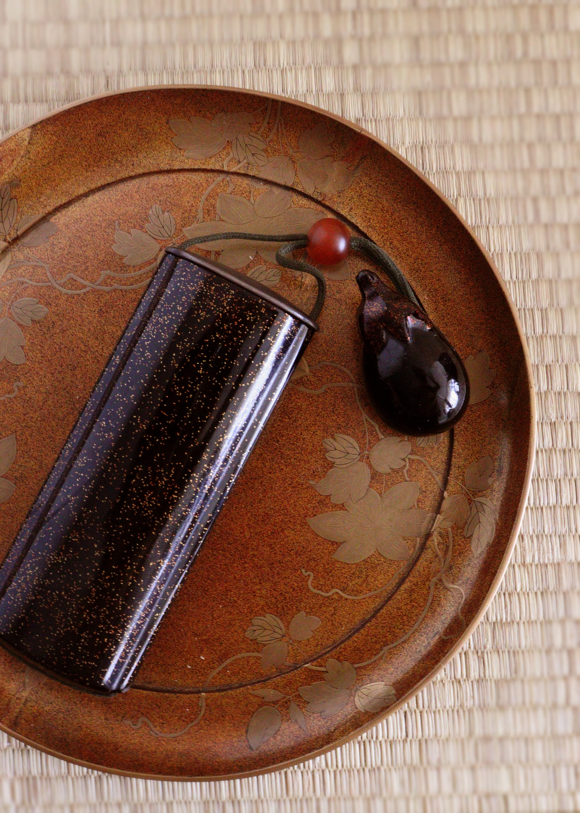 梨地漆ケース　煙草入れ　眼鏡ケース　キセルケース　アンティーク　装身具　茄子根付