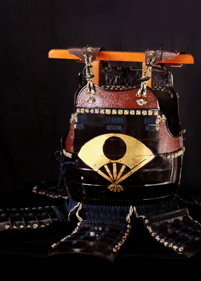黒漆塗二枚胴 日の丸扇紋 金 の丸扇紋 金箔黒漆桶川二枚胴  甲冑 時代 武具