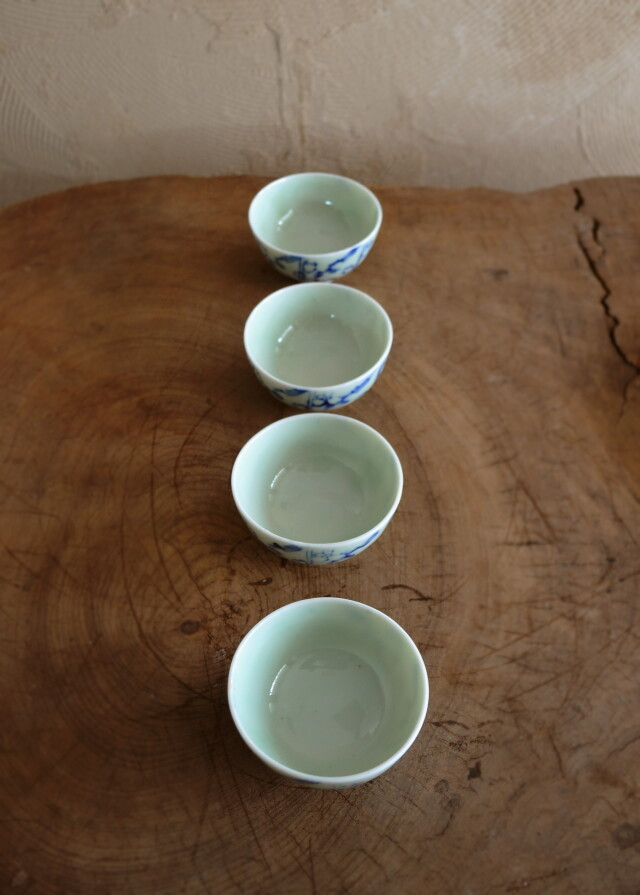 煎茶茶碗　向付　1客 　花びら紋様　青磁