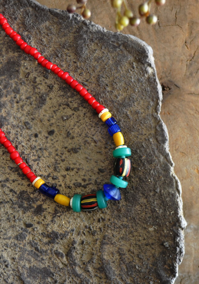 アンティーク　 トレードビーズネックレス 51-lGESrRcL.jpg