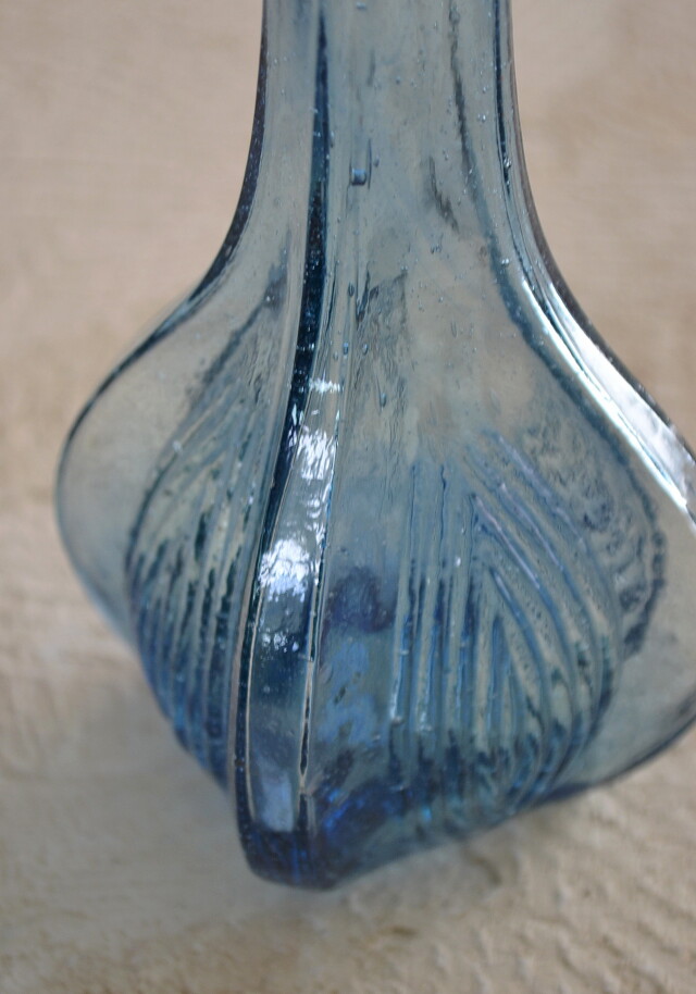 プレスガラス花瓶　一輪挿し　ガラス花瓶　ブルーガラス