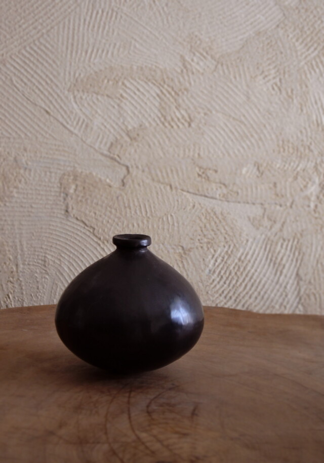 黒陶丸壷(小）バルネグロ　花器