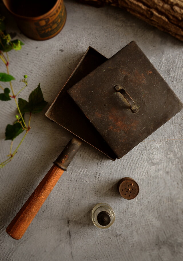卵焼き器フライパンと塩コショウ入れと小瓶セット　古道具