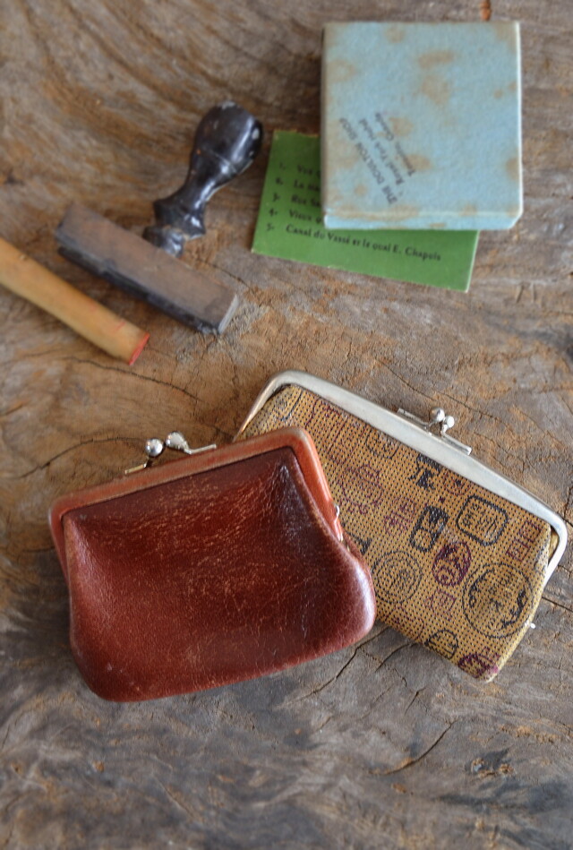 Antique Sam's Collection古い印伝と皮のがま口ケース 古道具 コインケース 判子入れ