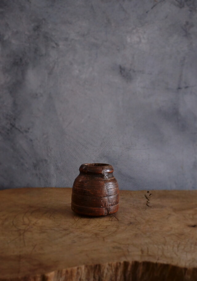 木製くりぬき小壺　うずくまる壺　アンティークウッド