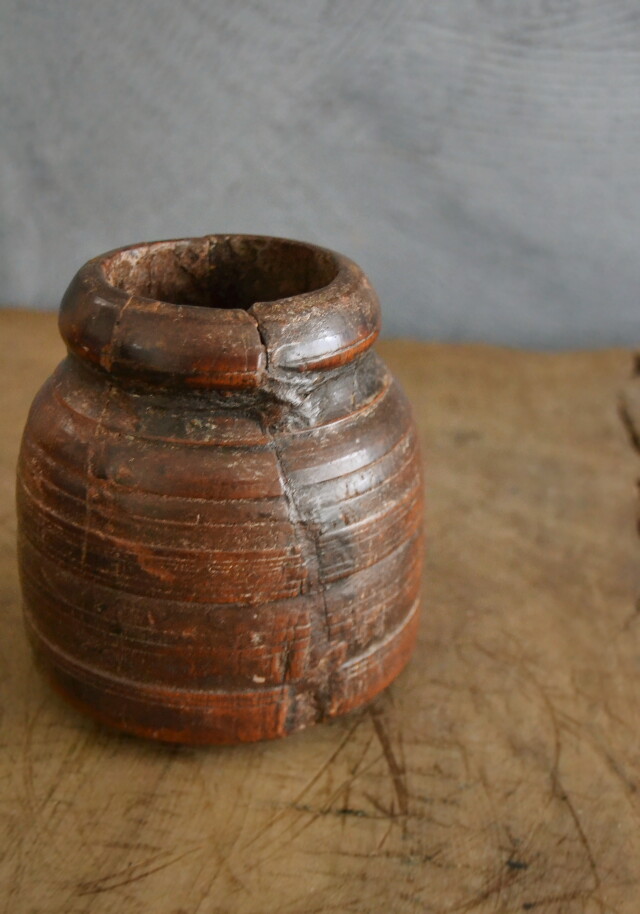 木製くりぬき小壺　うずくまる壺　アンティークウッド