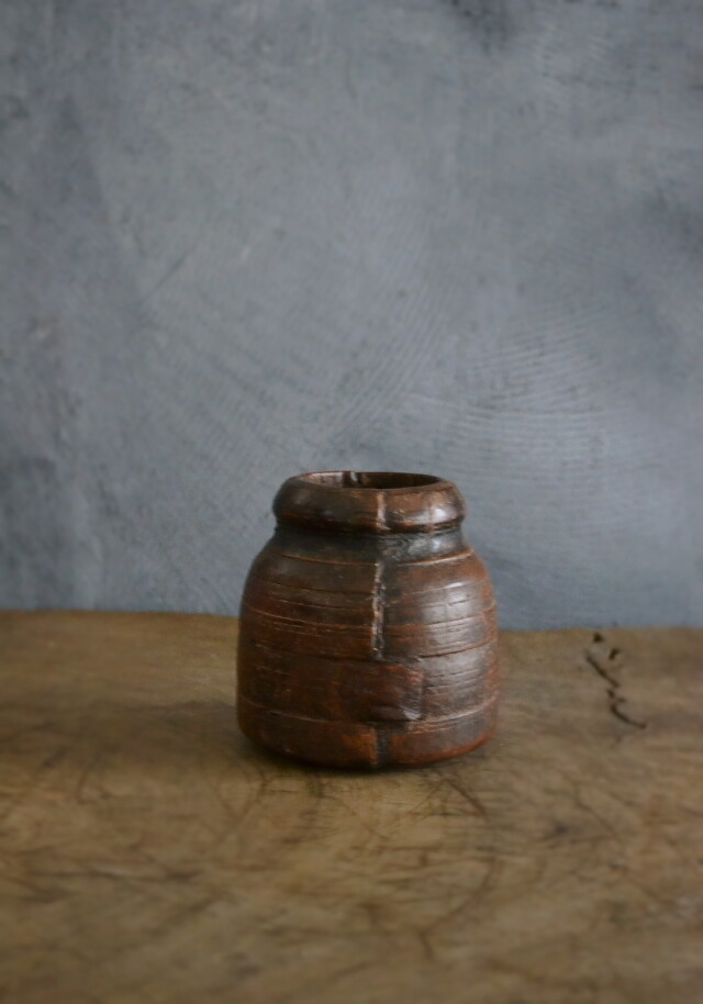 木製くりぬき小壺　うずくまる壺　アンティークウッド