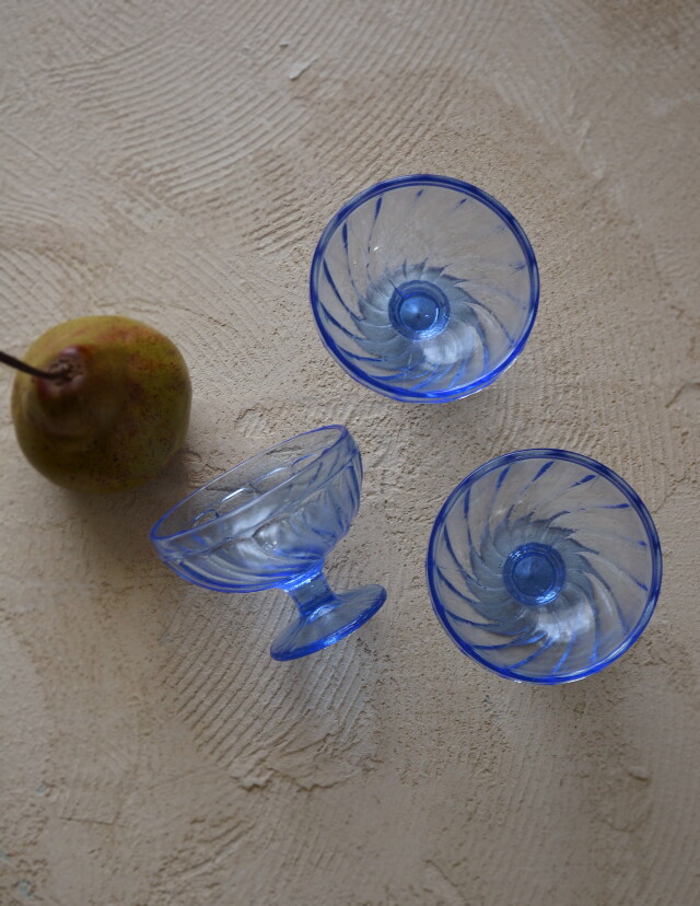 ブルーの氷コップ　プレスガラス　ガラス食器