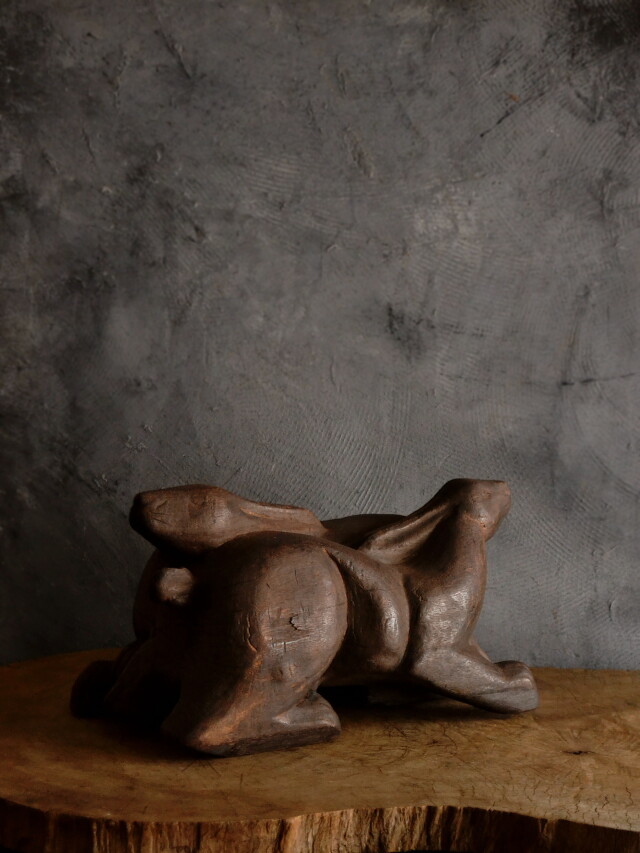 プリミティブアート　双兎　うさぎの彫刻