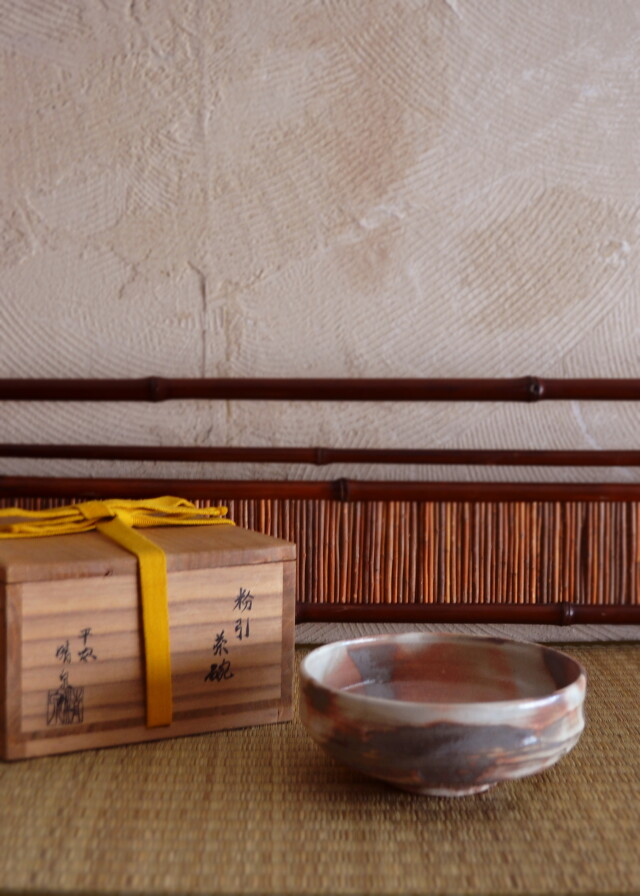 平安京泉作 白釉茶碗 粉引茶碗 平茶碗 茶道具 抹茶碗 白泥茶碗