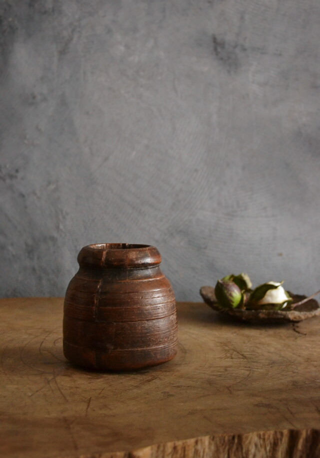 木製くりぬき小壺　うずくまる壺　アンティークウッド
