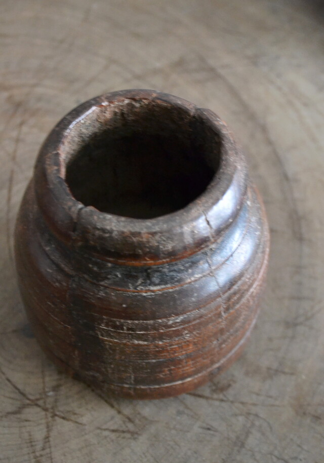 木製くりぬき小壺　うずくまる壺　アンティークウッド