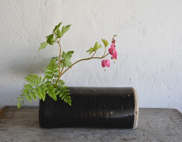 陶器　　枕　　瀬戸黒
