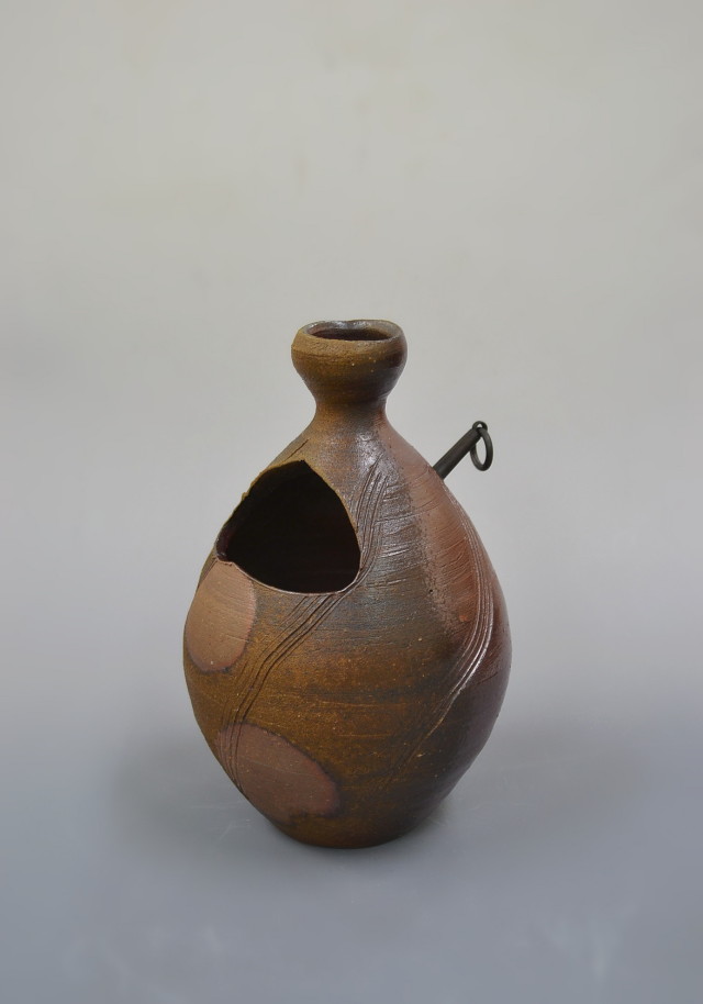 備前焼くりぬき掛花入れ　岡田輝作　備前焼き　掛け花　茶道具