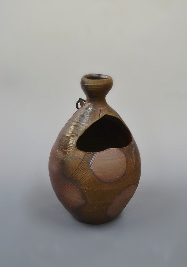 備前焼くりぬき掛花入れ　岡田輝作　備前焼き　掛け花　茶道具
