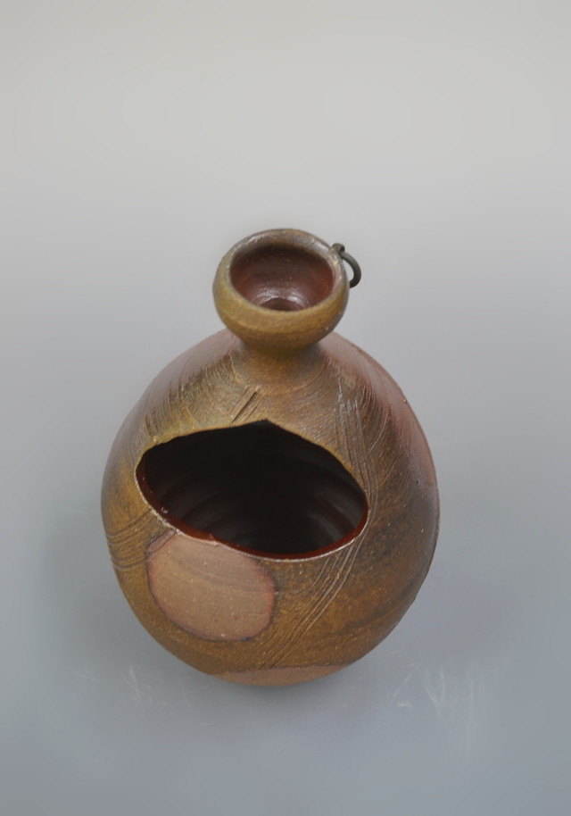 備前焼くりぬき掛花入れ　岡田輝作　備前焼き　掛け花　茶道具