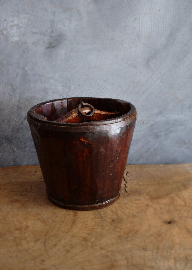 味の良い井戸桶　漆桶　花器　樽　古道具 釣瓶　つるべ　　