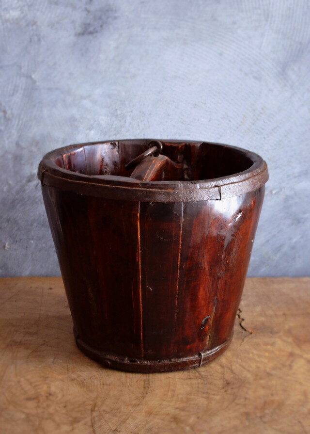 味の良い井戸桶　漆桶　花器　樽　古道具 釣瓶　つるべ　　