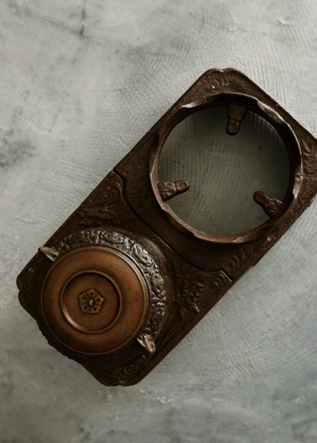 時代物 古銅製 瓶掛火鉢 大香炉三足 古木台座 大型 B634 時代物 古銅製