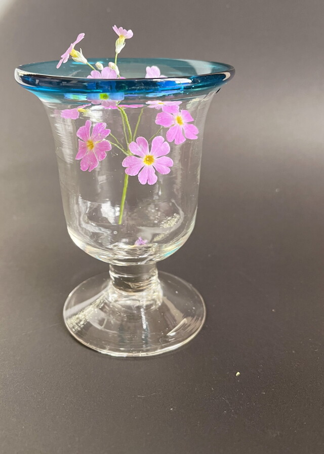 【ご成約】水色 花縁 碗形 氷コップとガラス匙、プレス皿 骨董の器 おまとめ ご成約】水色 花縁 碗形 氷コップとガラス匙、プレス皿 骨董の器 お