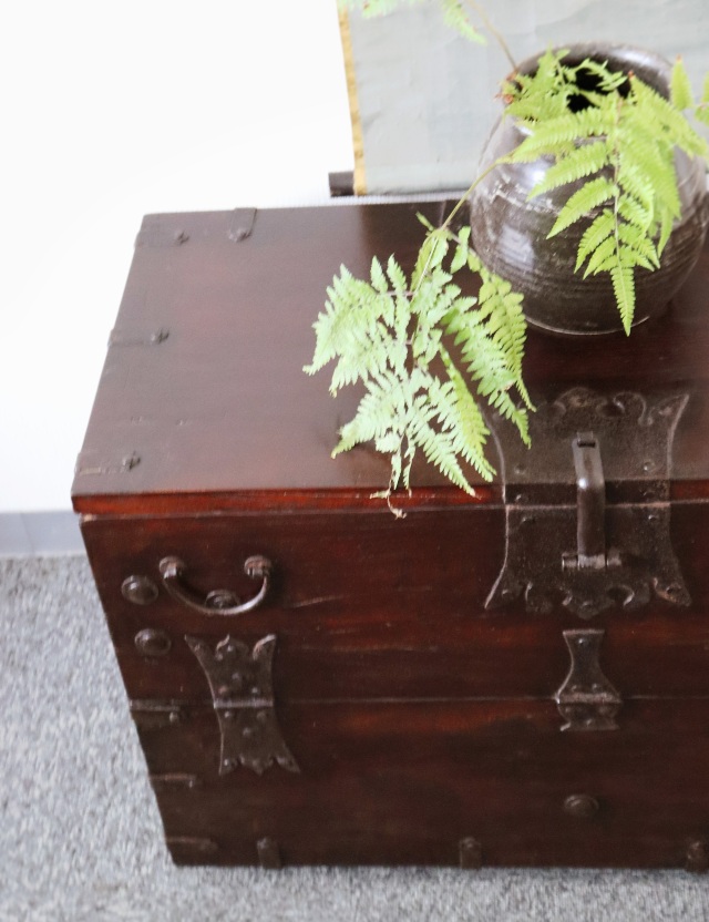 李朝家具 無垢 天然木 鍵付き バンダジ 時代箪笥 朝鮮家具 半閉櫃