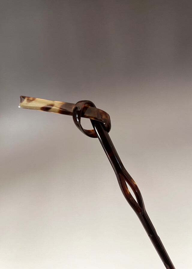 老舗製造 本鼈甲一本かんざし　桐箱入り