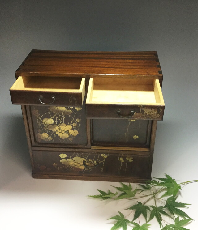 極小蒔絵茶箪笥　ミニチュア茶箪笥　小さな小さな小引き出し
