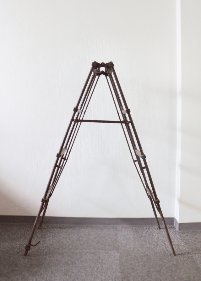 古い三脚　ビンテージ　古いはしご　インダストリアル