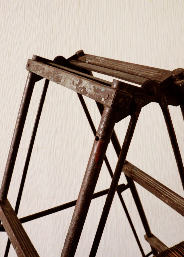 古い三脚　ビンテージ　古いはしご　インダストリアル