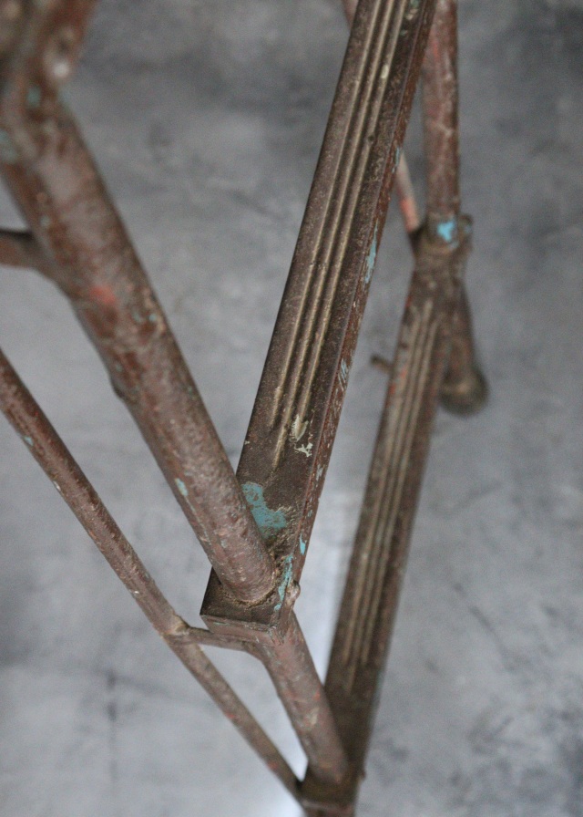 古い三脚　ビンテージ　古いはしご　インダストリアル