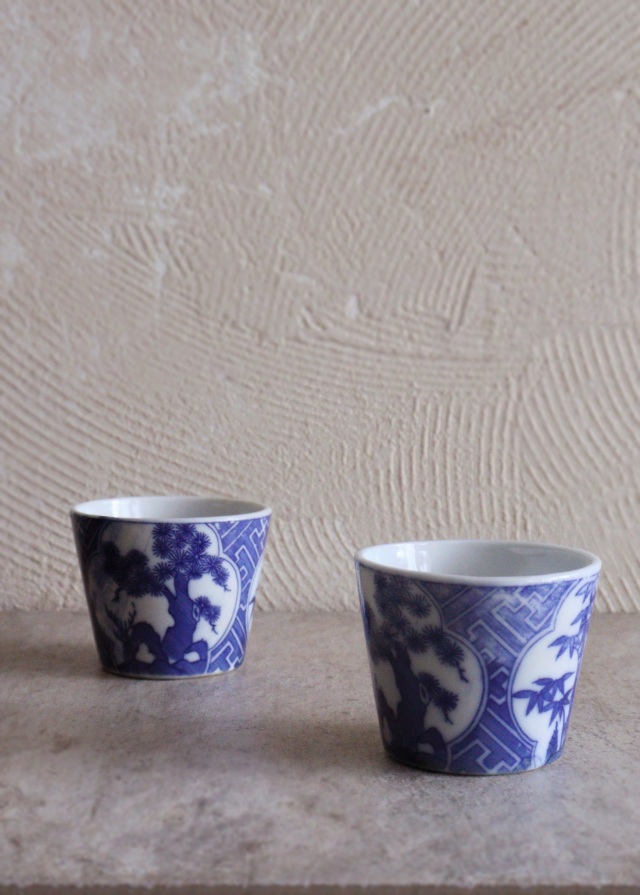 「 5客揃いの楽しみ！」 古伊万里 染付そばちょこ 5客セット 骨董アンティーク 古伊万里 染付 花唐草 蕎麦猪口 - 生活骨董と古布のアンティーク