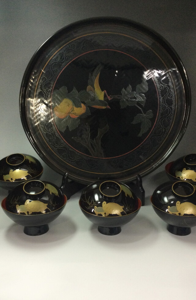 亀蒔絵漆蓋付碗五客と果実と鳥の蒔絵盆のセット