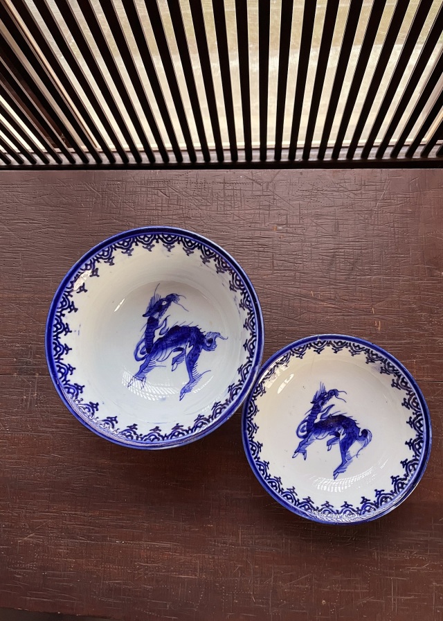 染付見込に麒麟図蓋付鉢