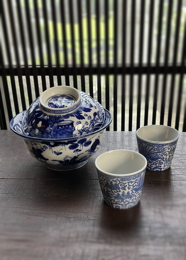 染付見込に麒麟図蓋付鉢