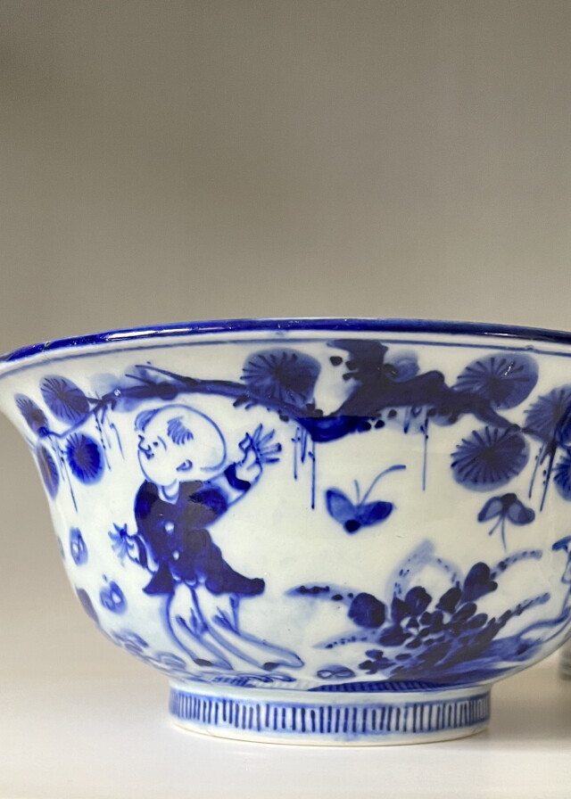 染付見込に麒麟図蓋付鉢