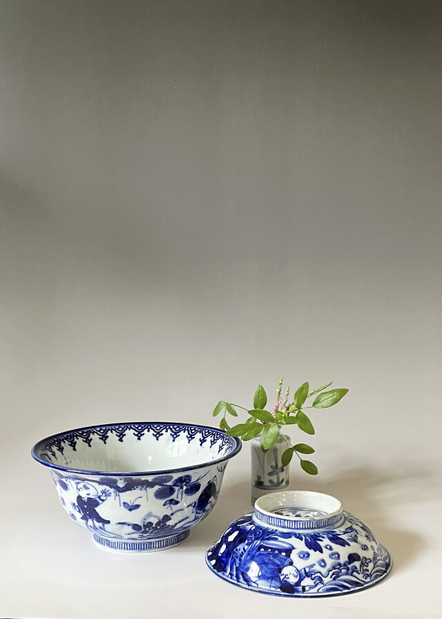 染付見込に麒麟図蓋付鉢