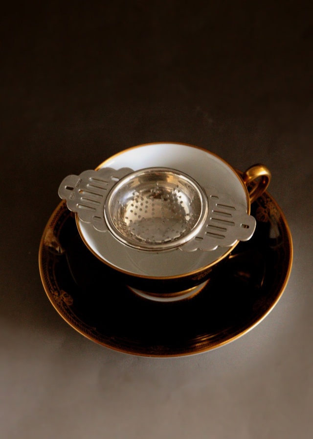 大倉陶園 黒蒔金彩レース カップ&ソーサー 1客