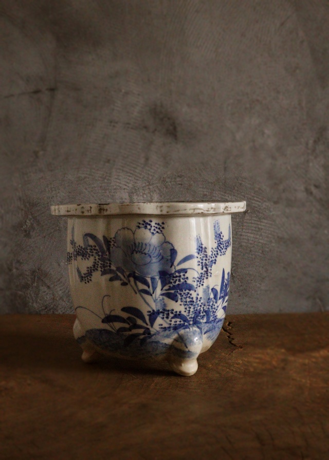 尾張焼 染付植木鉢 三つ足 時代植木鉢 染付 手書き