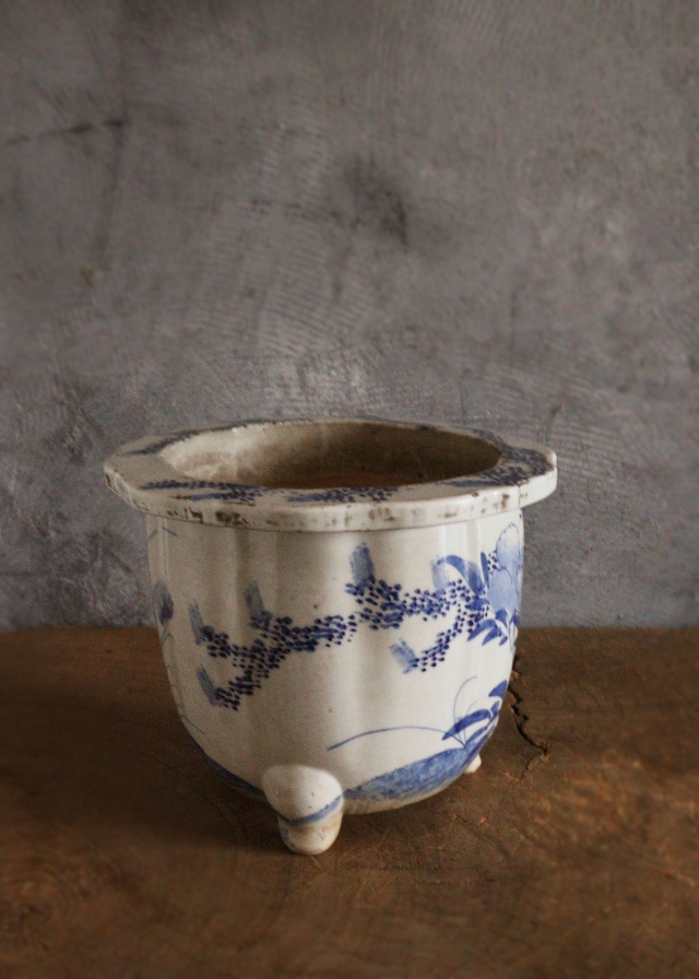 尾張焼 染付植木鉢 三つ足 時代植木鉢 染付 手書き