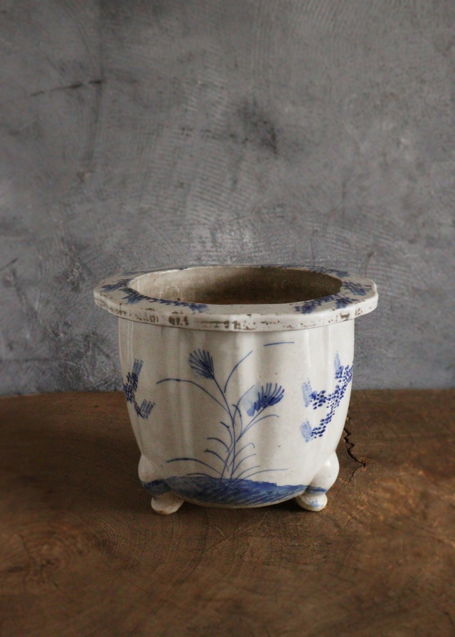 尾張焼 染付植木鉢 三つ足 時代植木鉢 染付 手書き