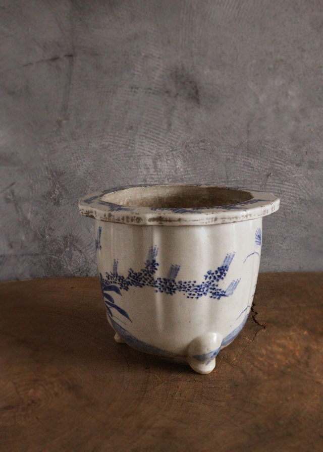 尾張焼 染付植木鉢 三つ足 時代植木鉢 染付 手書き