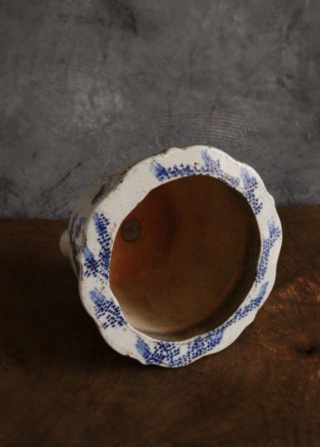 尾張焼　染付植木鉢　三つ足　時代植木鉢　染付　手書き