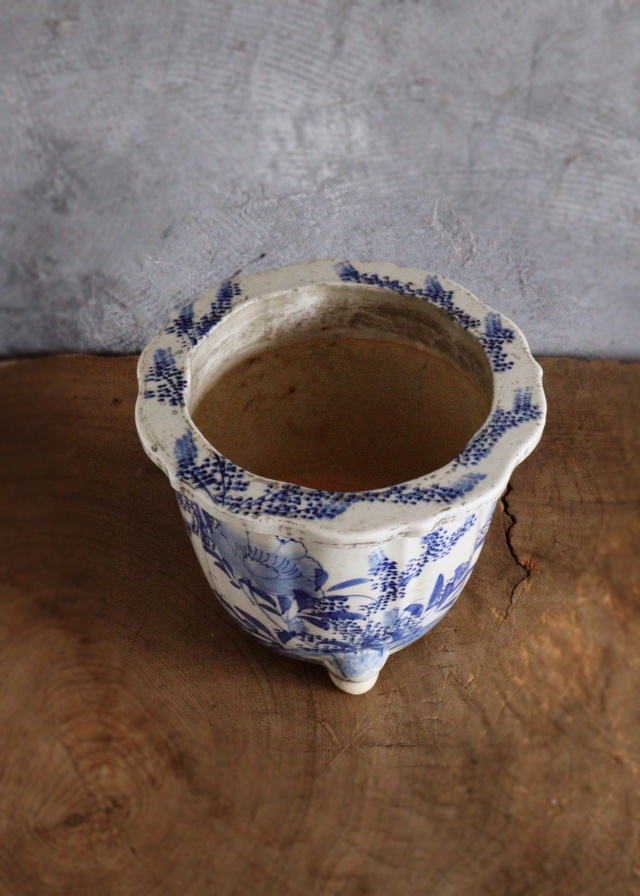 尾張焼　染付植木鉢　三つ足　時代植木鉢　染付　手書き