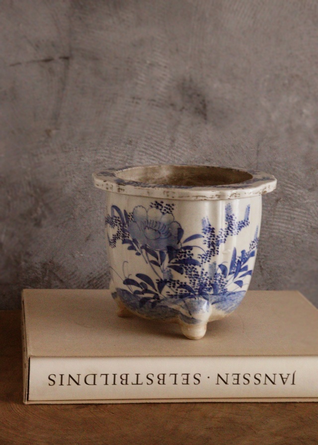 尾張焼 染付植木鉢 三つ足 時代植木鉢 染付 手書き