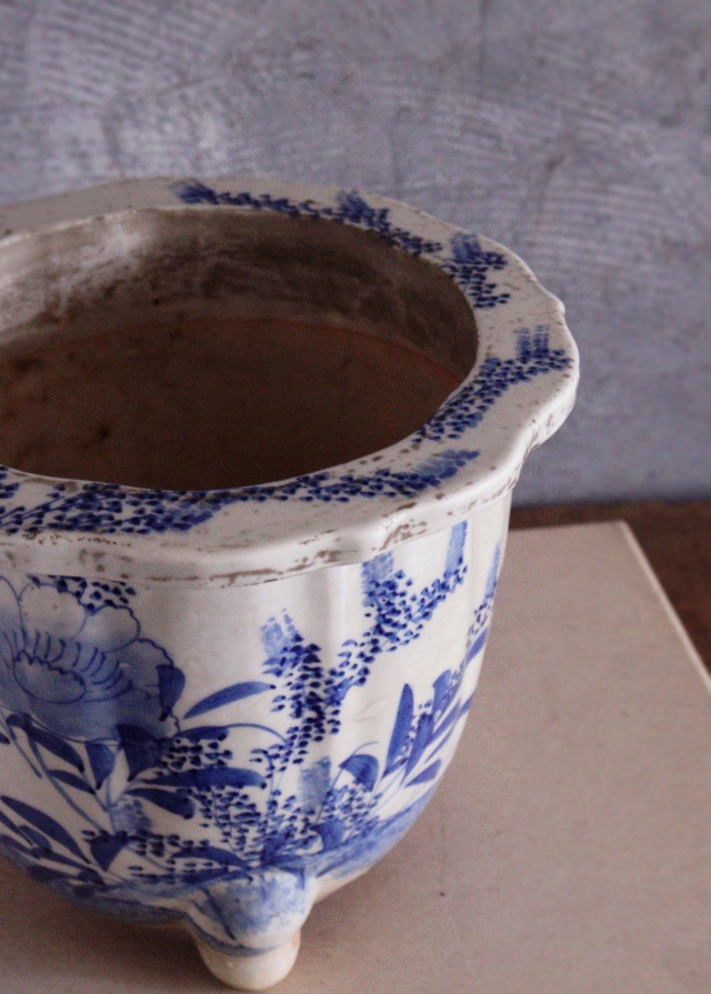 植木鉢　染付　骨董 尾張焼 染付植木鉢 三つ足 時代植木鉢 染付 手書き