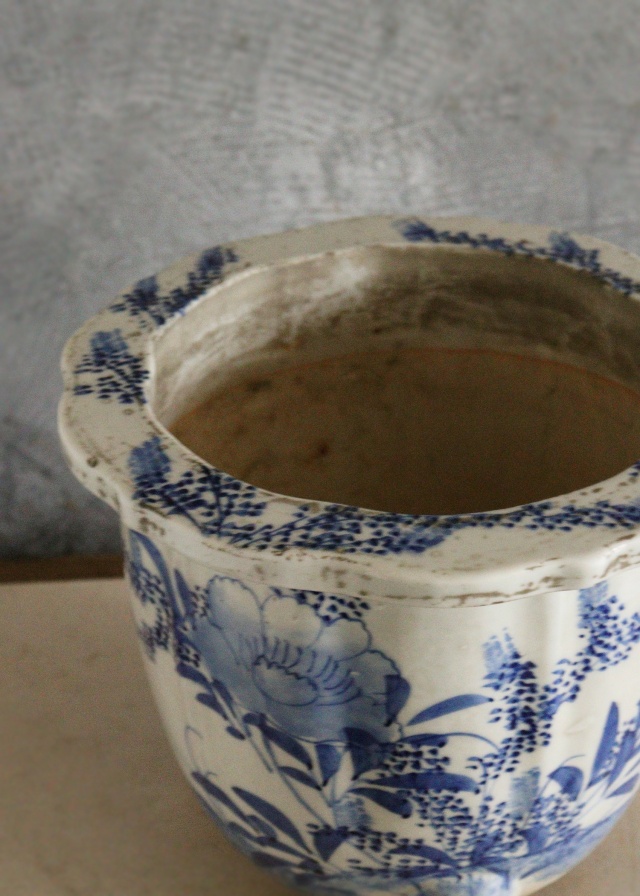 尾張焼　染付植木鉢　三つ足　時代植木鉢　染付　手書き