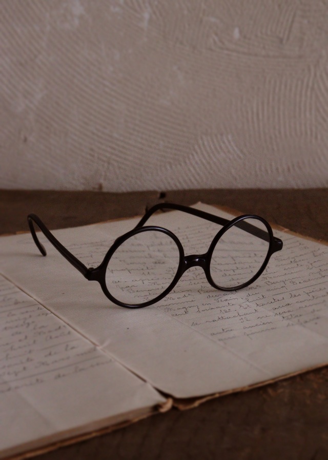 セルロイドの眼鏡　黒縁眼鏡　おしゃれ眼鏡　めがね
