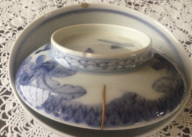 平戸焼蓋付飯碗金継ぎ有り