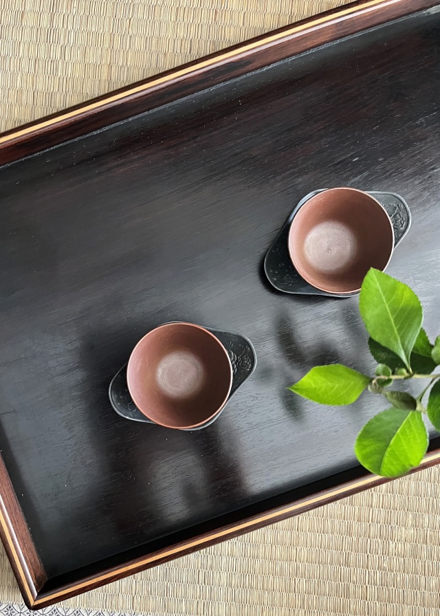 唐木 四方盆 角盆 お盆 時代物 菓子盆 お膳 天然木 茶道具 茶会 煎茶道具 木目 茶席 木工芸 美品 晩酌用のトレーや玄関先の室礼にも  テーブルコーディネート インテリアコーディネート【BA276】 | 3hige antique store | 京都・古門前の古美術店 | 三髭堂