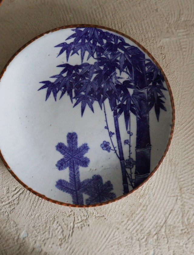 鉢　染付　蝶々　中鉢　丸文様　変わり縁　松竹梅 印判染付皿 松竹梅 24.5cm イゲ皿 ワンプレート 飾り皿 1枚